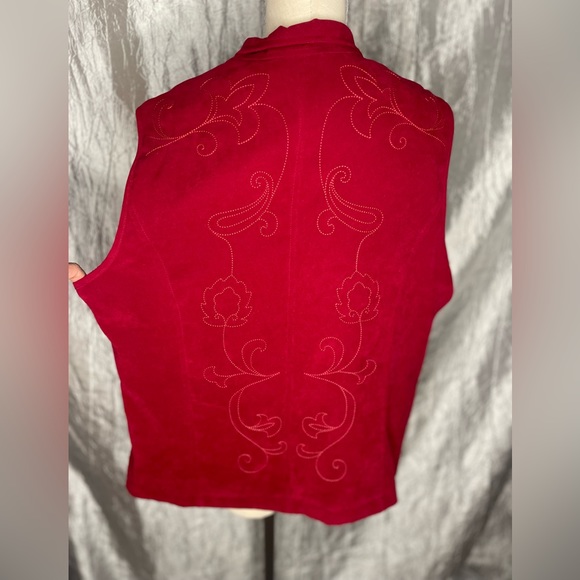 City Blues by Koret red suede vest zip up- great for that Christmas party❤️ - Picture 6 of 12